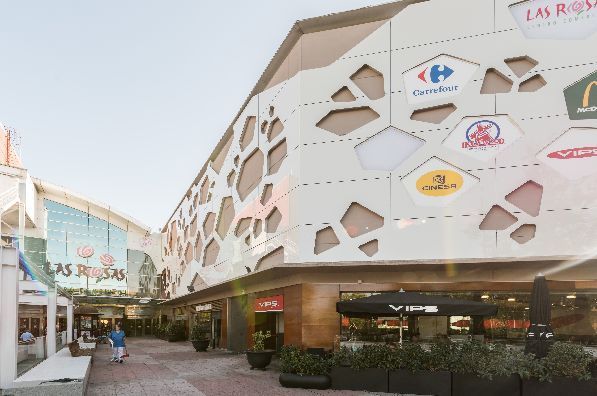 Retail gallery part of las Rosas Shopping Centre (San Blas District)