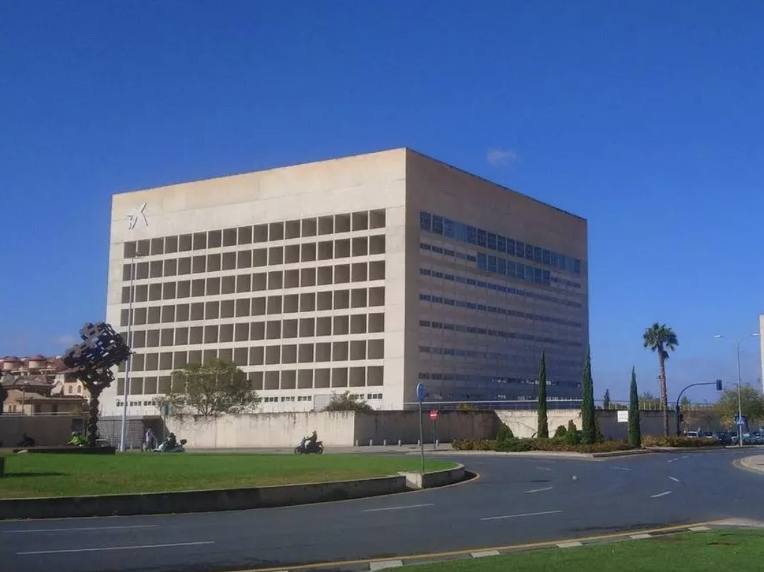 The Andalusian Regional Government buys El Cubo from CaixaBank