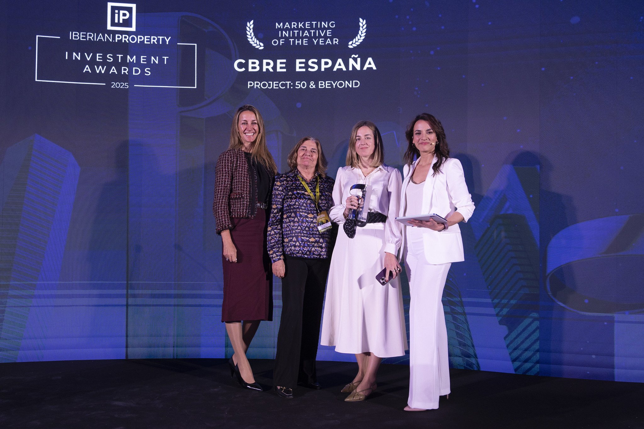 PRESIDENT OF WIRES AND WIRE UP ON STAGE WITH CBRE ESPAÑA HOLDING THE "MARKETING INITIATIVE OF THE YEAR" TROPHY